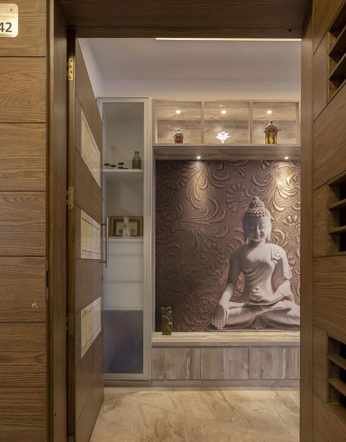 Beautiful Entrance Vestibule with Buddha