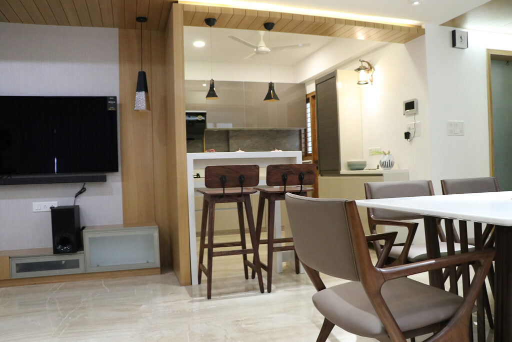 Modern Kitchen with Breakfast Table