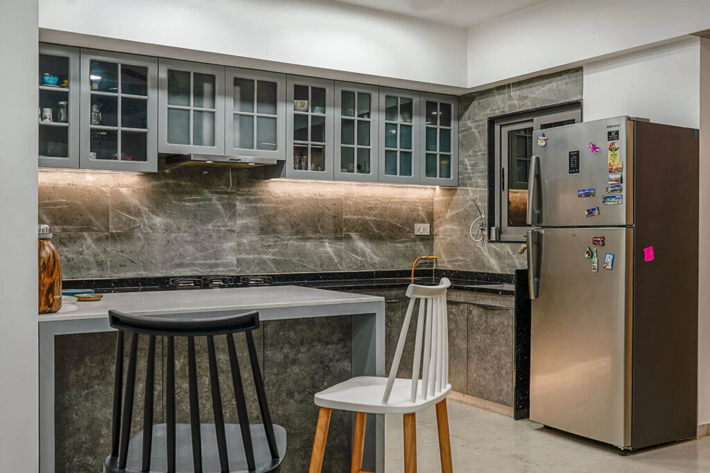 Modern Kitchen with Breakfast Table